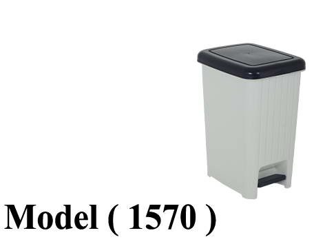 صناديق قمامة D (مو 1570) باسكت قمامة بالدواسة بيلا رمادى غطاء اسود 40 لتر (W=30,D=42,H=54CM)