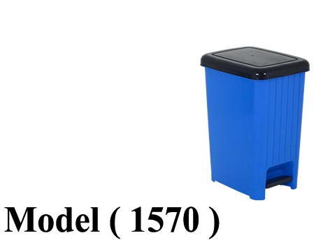 صناديق قمامة D (مو 1570) باسكت قمامة بالدواسة بيلا ازرق غطاء اسود 40 لتر (W=30,D=42,H=54CM)