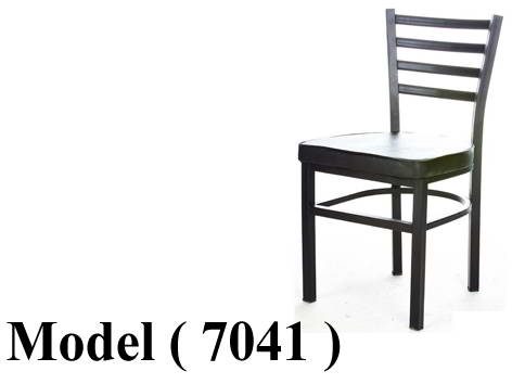 كراسى معدنية NO E (مو 7041) £ <> كرسى معدنى اسود ظهر 4 شريحة قاعدة مربعة جلد بيج