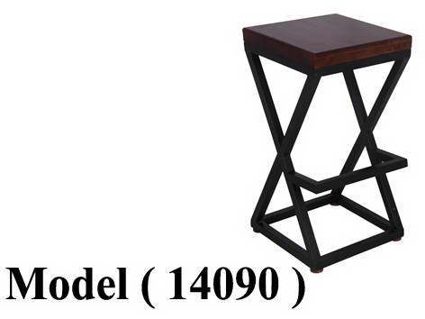 كراسى بار C (مو 14090) كرسى بار معدنى اسود بدون ظهر قاعدة مربعة خشب طبيعى (H=76CM)